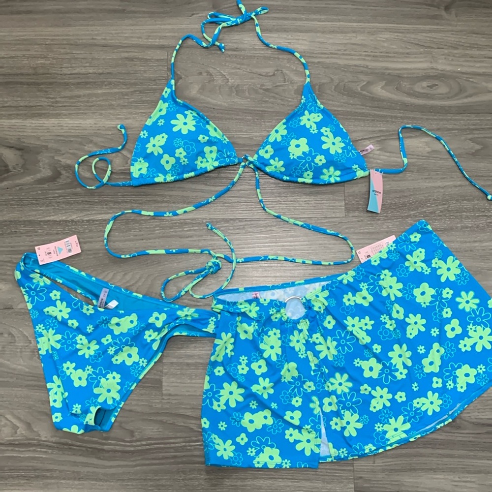 Bikini set and skirt + cover up flowers 70s